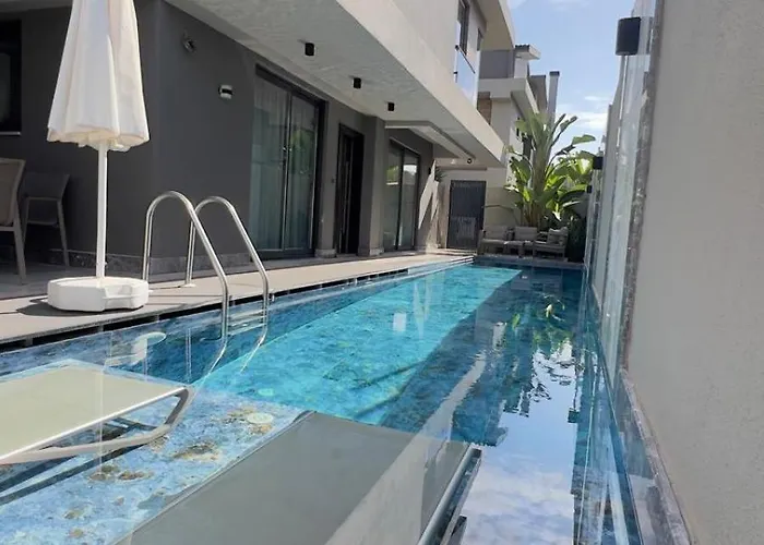 Villa Lueks Versace Villasi, Sauna, Jakuzi, Hamam, Yuezme Havuzu Ve Barbekue Alani Fethiye