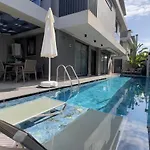 빌라 Lueks Versace Villasi, Sauna, Jakuzi, Hamam, Yuezme Havuzu Ve Barbekue Alani *