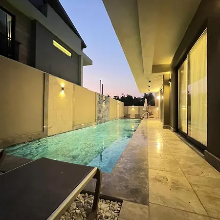 Fethiye Sehir Merkezinde, Oezel Havuzlu, Saunali, Jakuzili, Tuerk Hamamli Ve Barbekuelue Muestakil Villa