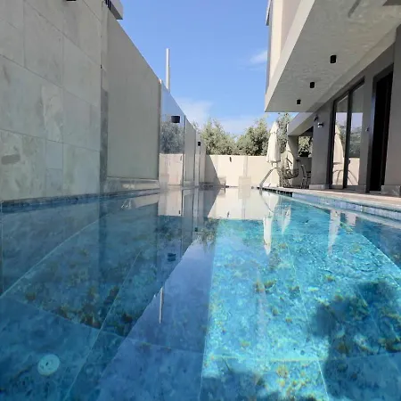 Fethiye Sehir Merkezinde, Oezel Havuzlu, Saunali, Jakuzili, Tuerk Hamamli Ve Barbekuelue Muestakil Villa * Fethiye