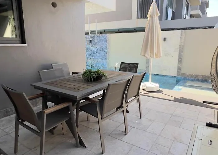 Lueks Versace Villasi, Sauna, Jakuzi, Hamam, Yuezme Havuzu Ve Barbekue Alani Villa