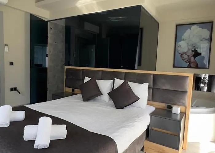 Вилла Lueks Versace Villasi, Sauna, Jakuzi, Hamam, Yuezme Havuzu Ve Barbekue Alani Фетхие